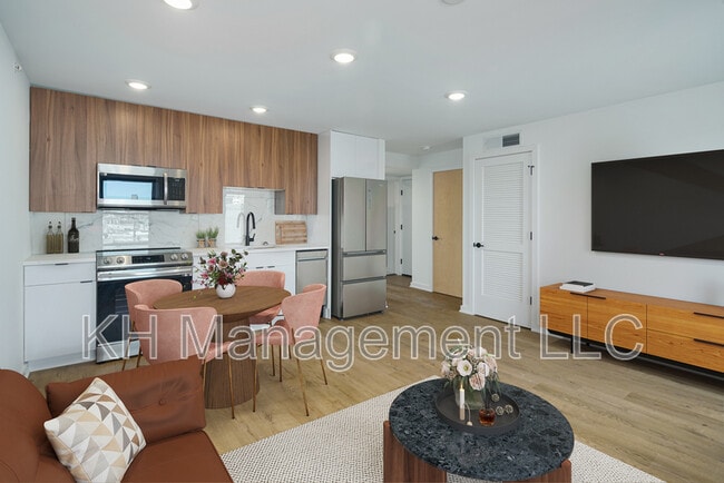 Photo - 640 Moore St