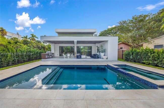 Photo - 241 NW 46th St