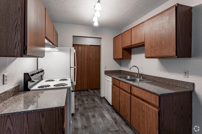 2BR, 1BA - 1,025SF - Kitchen