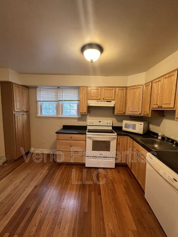 Photo - 1688 Western Ave