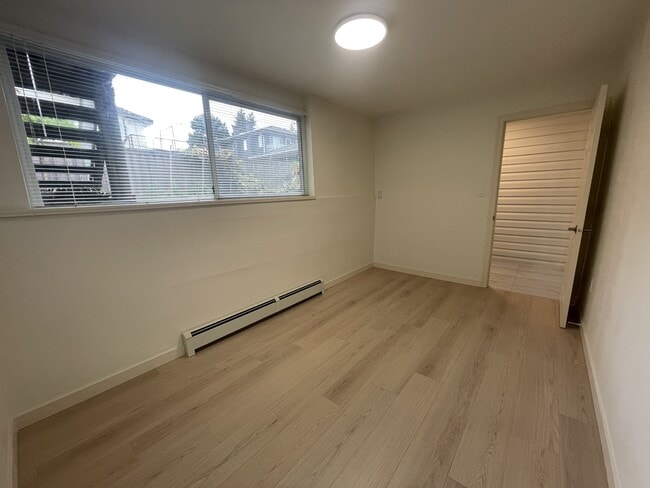 Photo - 6629 Colborne Ave