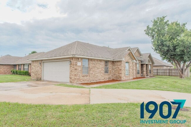 Photo - 1540 N Santa Fe Ave