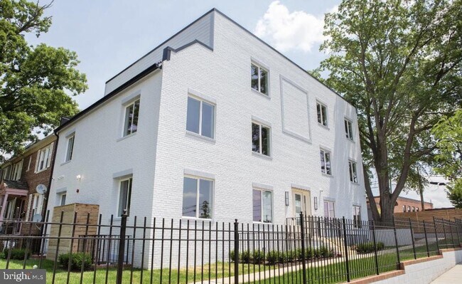 Building Photo - 1701 Trinidad Ave NE Unit 6 Rental