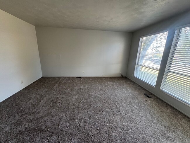 Photo - Beautiful Sandy duplex for rent!