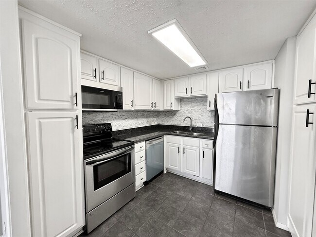 Photo - 2016 Main St Unit 2204