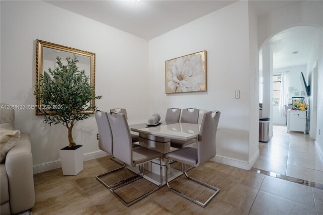 Photo - 17600 NW 73rd Ave Unidad 201-6