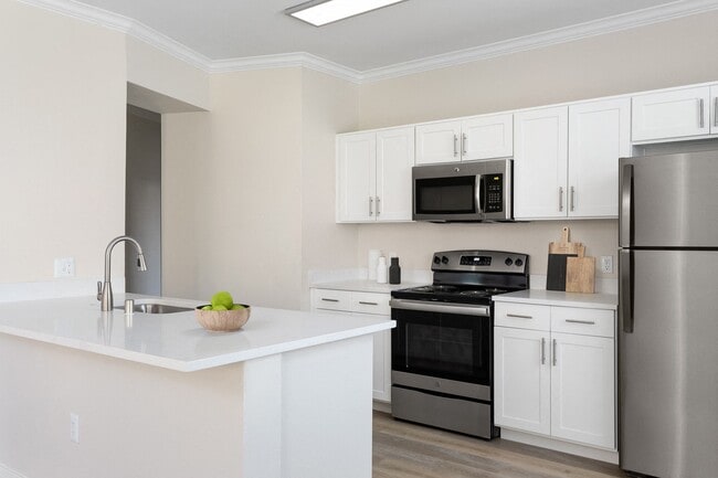 Building Photo - Mountain Gate and Mountain Trails