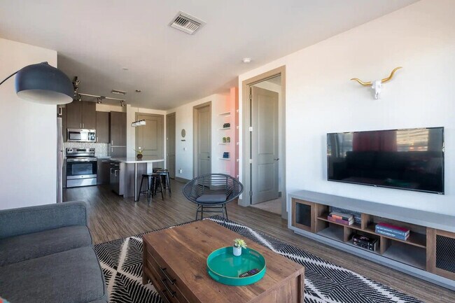 Photo - 555 N College Ave Unidad ID1014461P