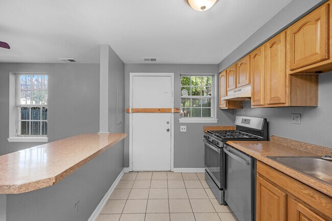 Photo - 1226 E Madison St