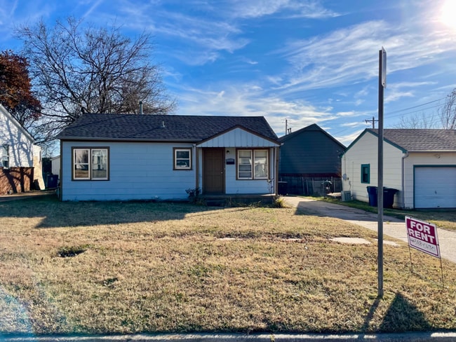 Building Photo - 1006 E Campbell St