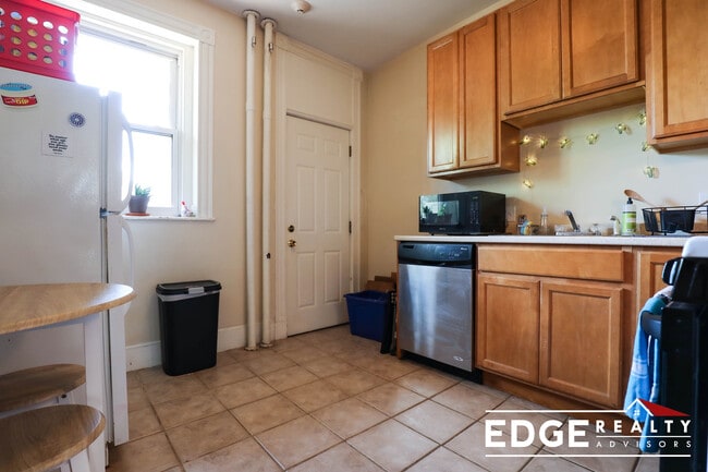 Photo - 10 Radcliffe Rd Unit 6