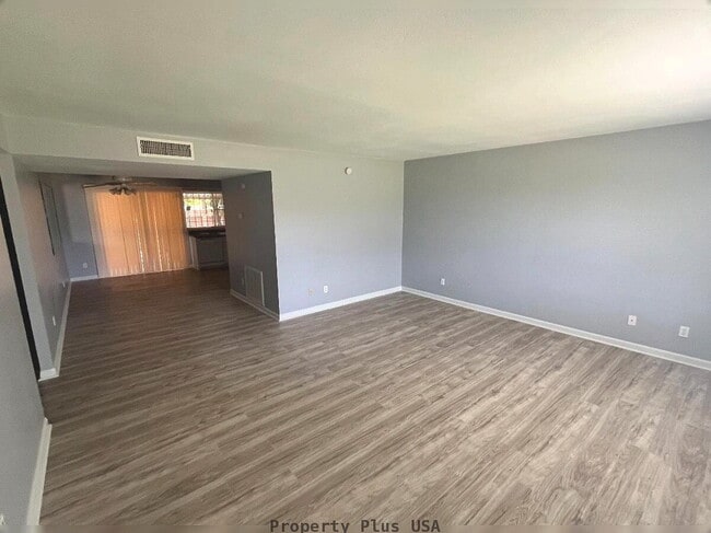 "Charming 2-Bed, 2-Bath Oasis in Phoenix – Cozy Comfort Awaits!"