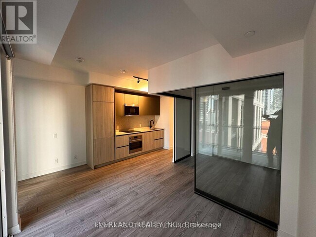Photo - 108 Peter St Unit 1710