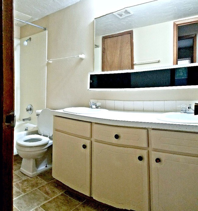 Photo - Casady Apartments