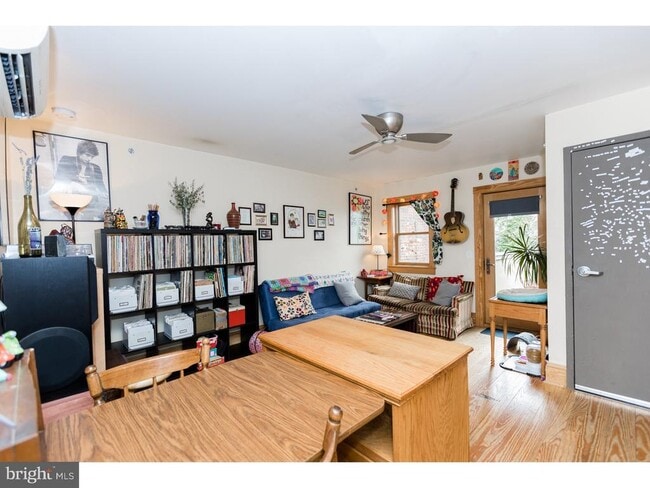 Building Photo - 206 E Girard Ave Unit 3 Rental