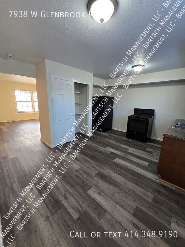 Photo - 7938 W Glenbrook Rd