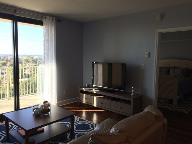 Living room - 300 S Duval St Unit 1109