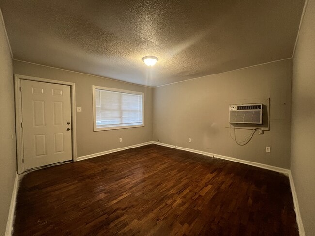 Photo - 963 Scott St