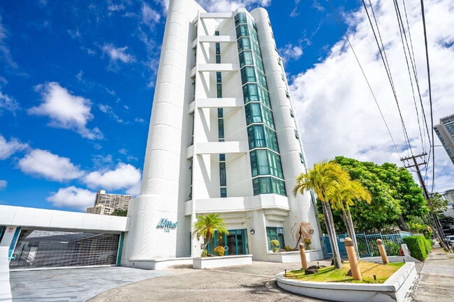 Building Photo - 745 Isenberg St