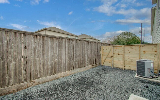 Building Photo - 22210 Dutch Oven Dr Rental