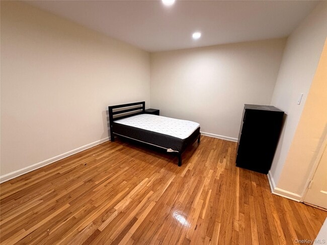 Photo - 140-18 Burden Crescent Unit 310