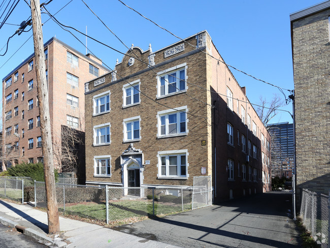 Building Photo - 184 Sigourney St Rental