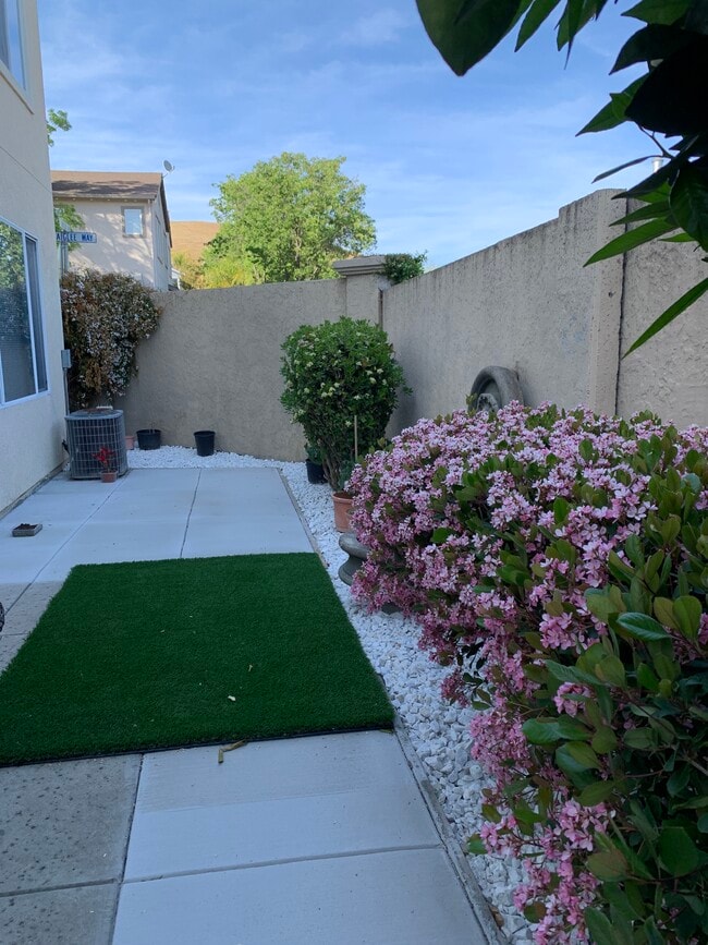 Photo - 2201 S Donovan Way