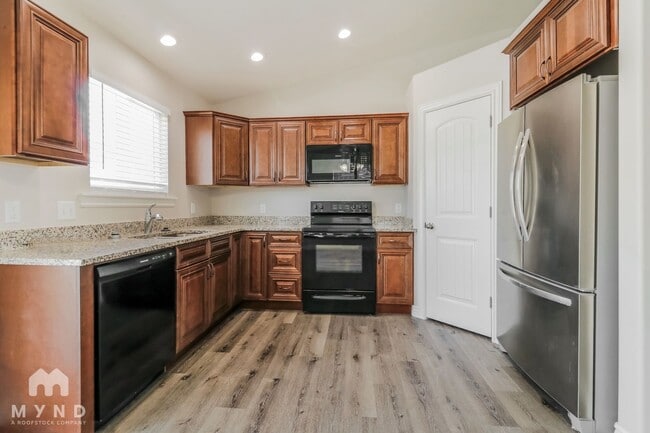 Photo - 2251 E Maple Dr