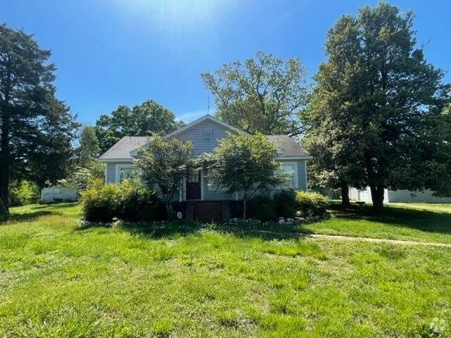 Building Photo - A cozy home w/ 3 beds, 2 bath and a 70 acr...