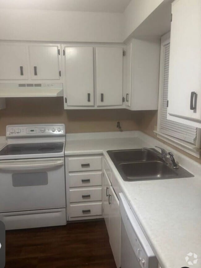 Building Photo - Condo 2 bedroom 1.5 bath In Florence Hoffmyer