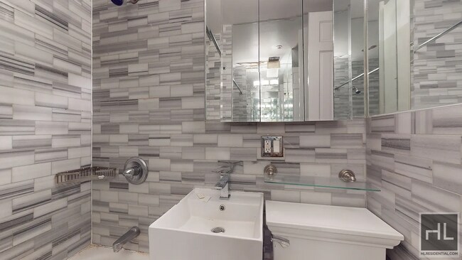 Photo - Tenth Avenue Unidad 3A