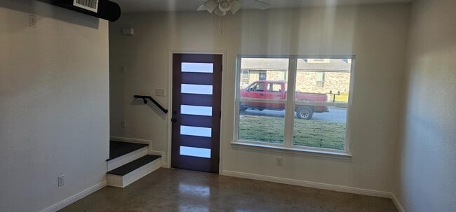 Photo - 211 E Lyndale Dr