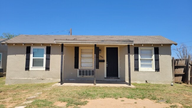 Building Photo - Fully Updated 2/1 Home Available May 2026