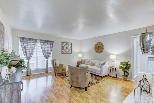 2BR, 2BA - 1,113SF - Living Room