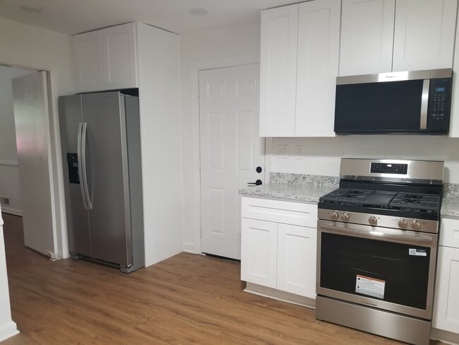 Photo - 2079 Honeysuckle Ln SW