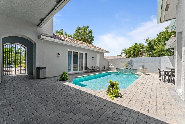 Photo - 872 SW Squire Johns Ln