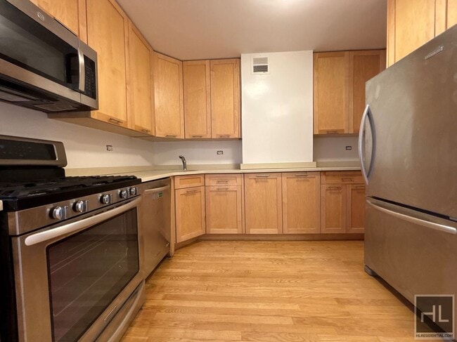 Building Photo - Fourth Avenue