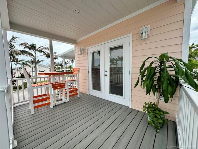 Building Photo - 254 NE Coastal Dr