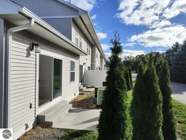 Photo - 1542 Simsbury St