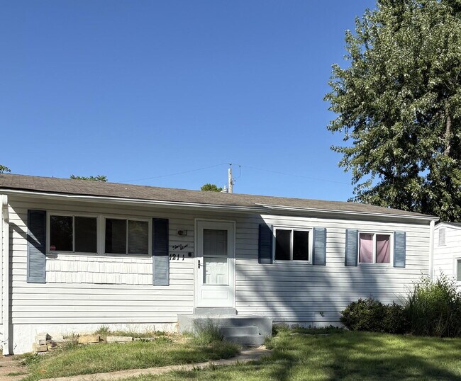 Building Photo - "Charming 3-Bed Home Retreat in Saint Loui...