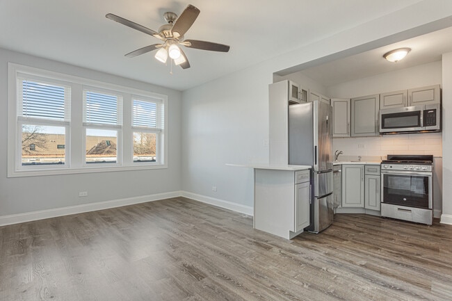 Photo - 1521 W Sherwin Ave Unit 409