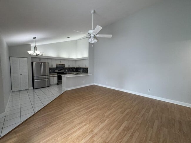 Photo - 1204 Timberlane Cir