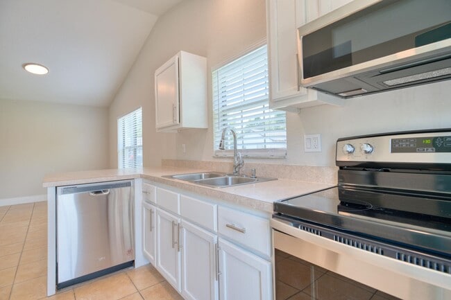 Photo - The Piquette Apartments | 3 Bedroom Apartments in Silver Springs, FL
