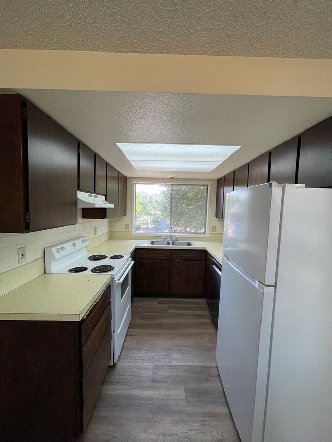 Photo - 3 Bed 1.5 Bath Townhouse