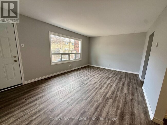 Photo - 161 Toulon Crescent