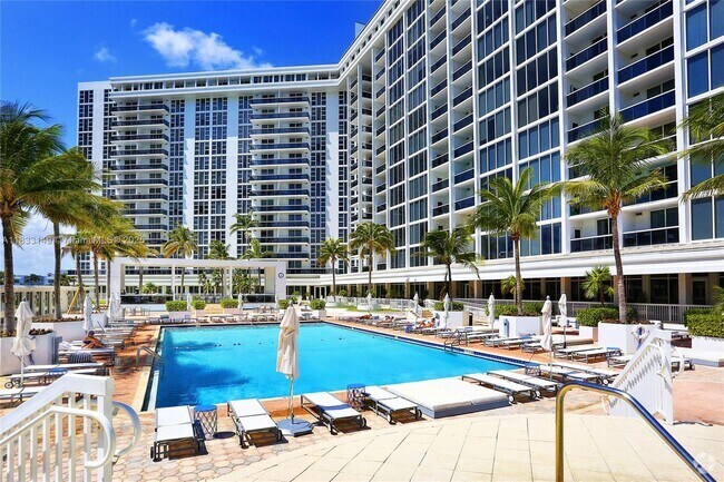 Building Photo - 10275 Collins Ave Unit 412 Rental