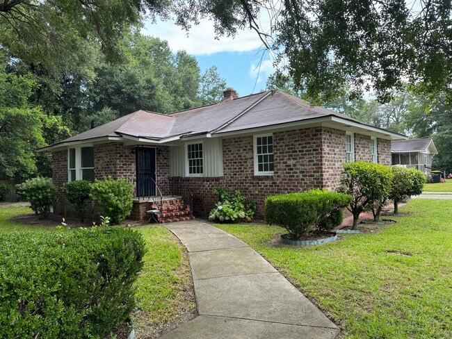 Building Photo - 4062 Columbia Ave Rental