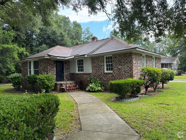 Building Photo - 4062 Columbia Ave Rental