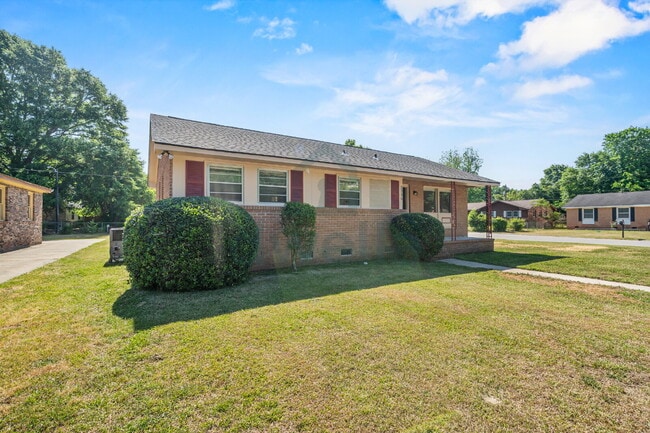 Building Photo - 3-Bedroom (1.5 Baths) Fully Renovated Rental Home in a PRIME Location! Only 6 minutes to Downtown...