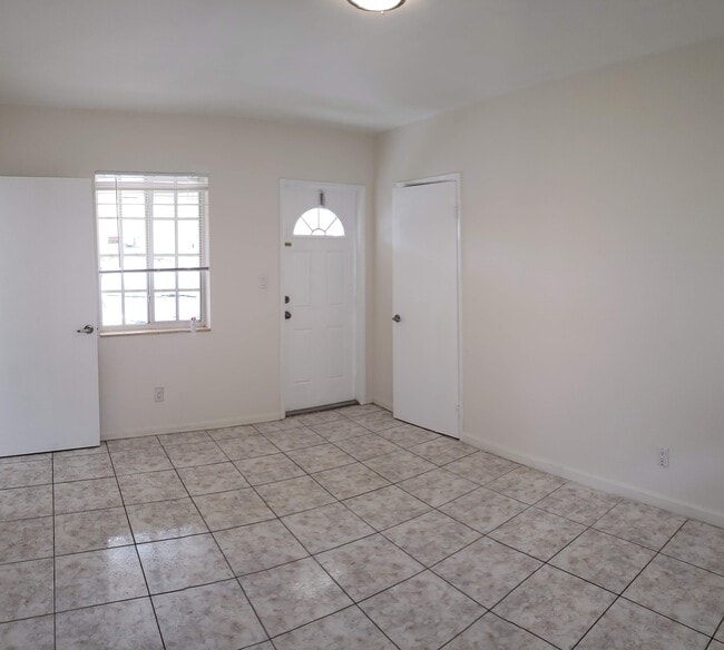 Photo - 800 NE 7th St